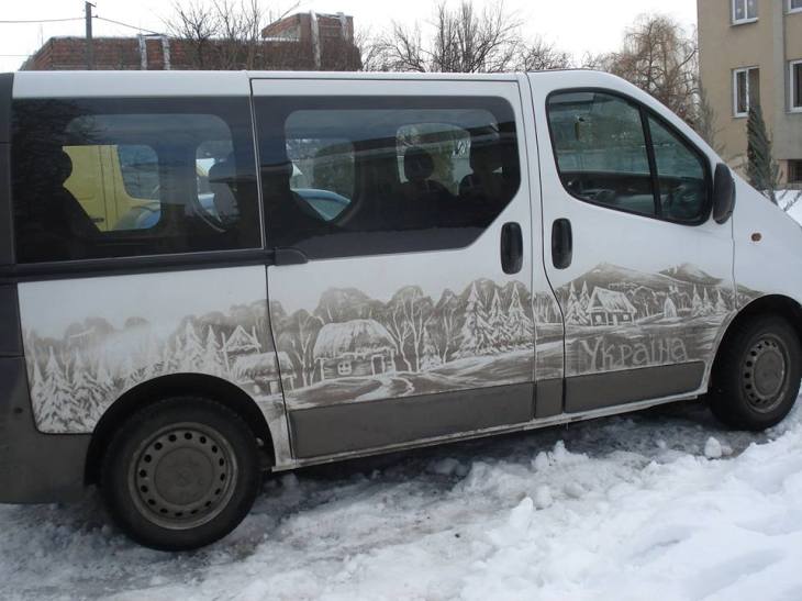 Як в Ужгороді з брудного мікроавтобуса зробили витвір мистецтва - фото 1