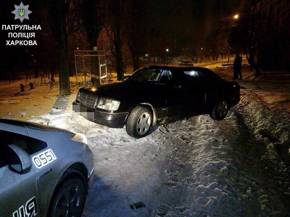 У Харкові сніг завадив п’яному водію втекти від копів (ФОТО)  - фото 2