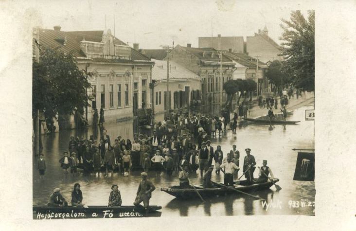 Як на Закарпатті у 1933 році на вулицях плавали у човнах - фото 2