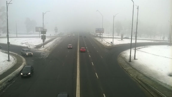 Як виглядає одна з головних магістралей Києва у молочній димці  - фото 2