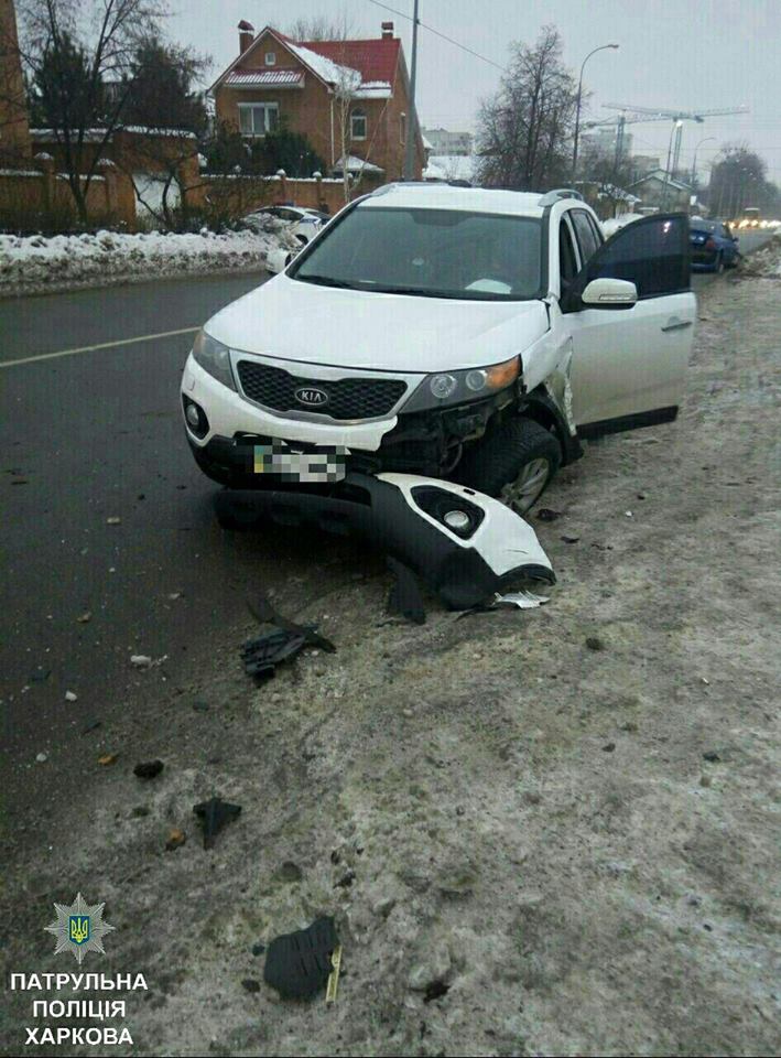 У Харкові в ДТП розбили три машини (ФОТО)  - фото 4