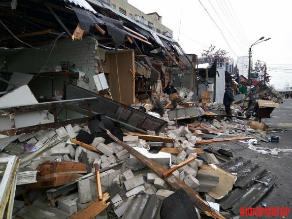 Як у Києві розгромили ринок "Юність" - фото 4
