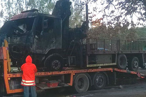 На Лісовому масиві в Києві палав евакуатор, який "трощив" автокав’ярні - фото 2