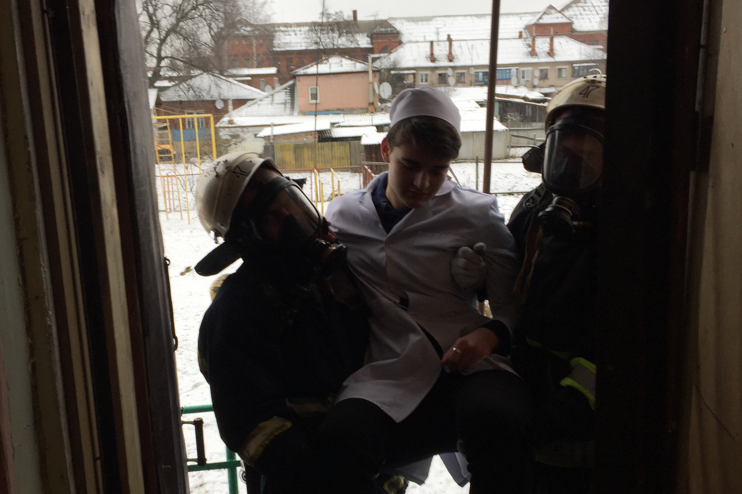 Під Харковом евакуювали медичний коледж (ФОТО)  - фото 2