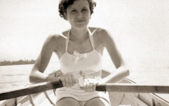 Мереживні панталони дружини Гітлера пішли з молотка за 3000 фунтів - фото 1