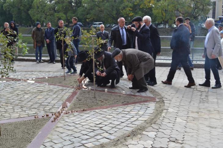 В Ужгороді відкрили перший на Закарпатті пам’ятник жертвам Голокосту - фото 1