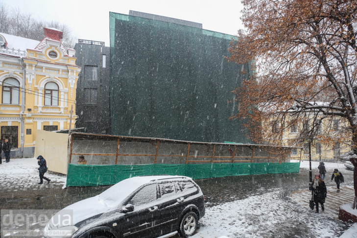 Як презентували скандальний фасад Театру на Подолі - фото 1