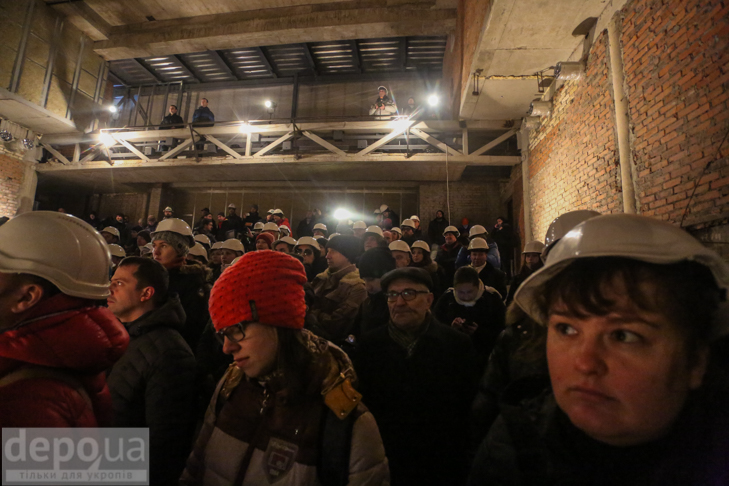 Як презентували скандальний фасад Театру на Подолі - фото 10