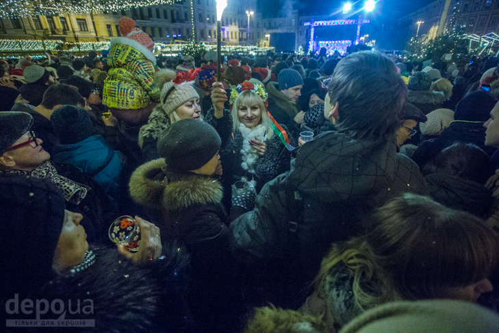 Як на Софійській площі в Києві зустрічали рік Півня - фото 5