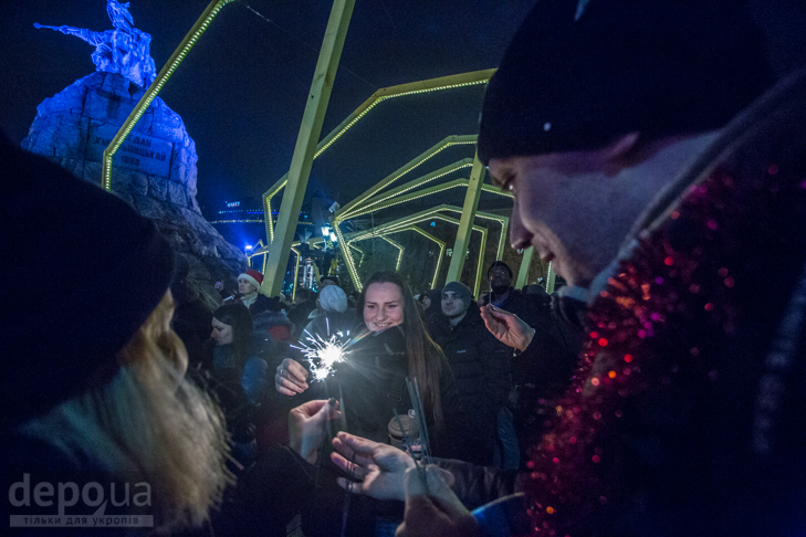 Як на Софійській площі в Києві зустрічали рік Півня - фото 11