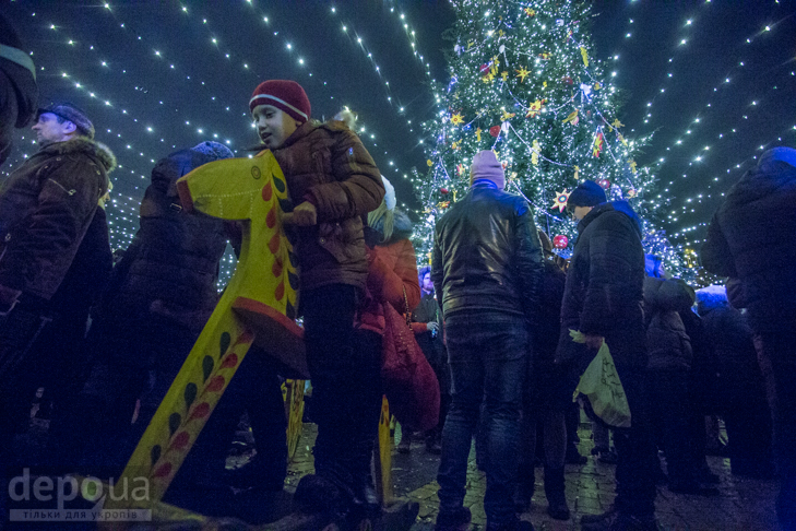 Як на Софійській площі в Києві зустрічали рік Півня - фото 13