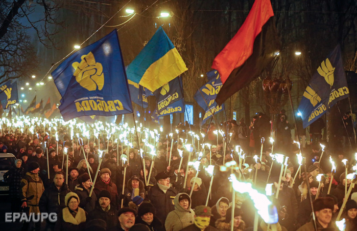 Як у центрі Києва зі смолоскипами відзначали день народження Степана Бандери - фото 2
