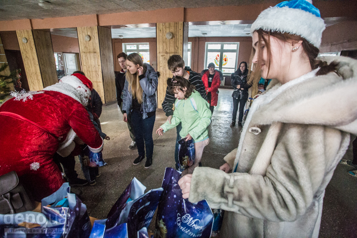 Як дітей переселенців волонтери вітали з Новим роком - фото 7