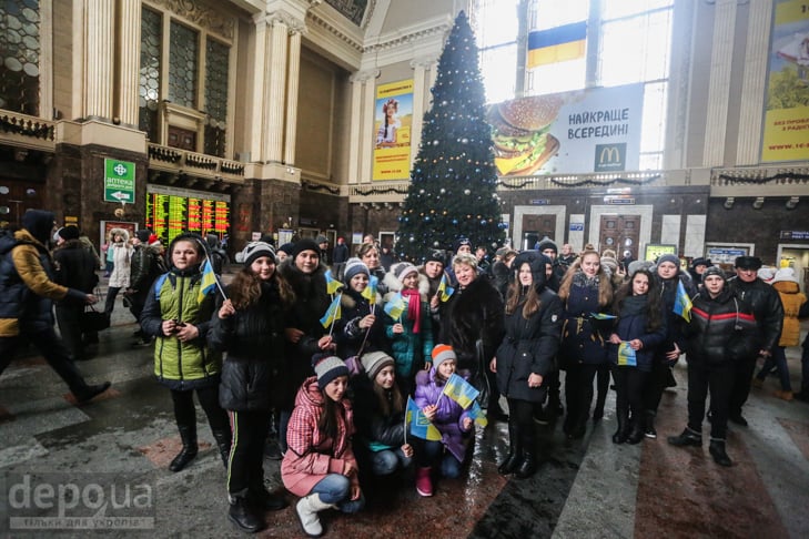 Як до Києва привезли на відпочинок півтисячі дітей із Донбасу - фото 9