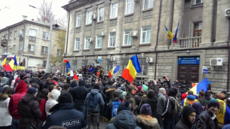 У Молдові протестують проти Додона та вимагають перевиборів - фото 1