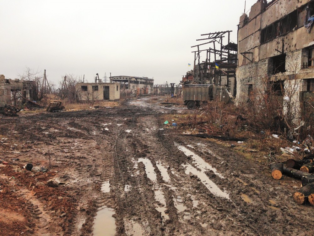 Передня лінія фронту: Апокаліптична шахта Бутівка і побита снарядами Авдіївка (ФОТО) - фото 9