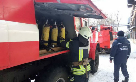 На заводі у Києві стався вибух і пожежа: Є постраждалі - фото 2