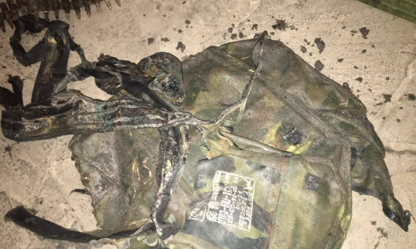 У "сірій зоні" поблизу Мар`їнки знайшли ранець російського військового (ФОТО) - фото 1