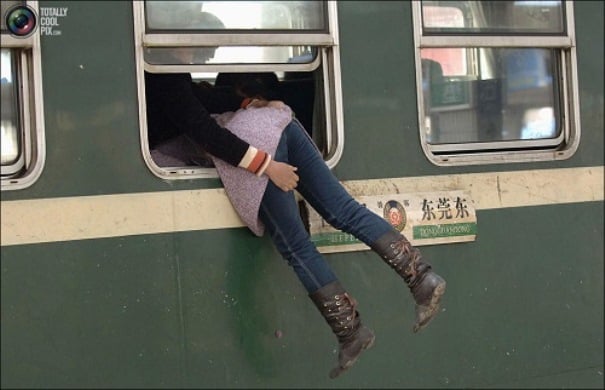 Не скаргами єдиними: Як сміються над поїздами та пасажирами (ФОТОЖАБИ) - фото 3