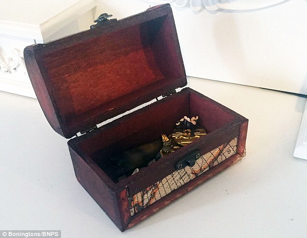 Британець знайшов у своїй дитячій скарбничці монету вартістю $ 300 тисяч - фото 2