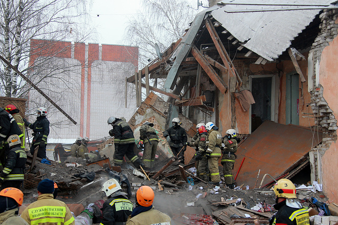 На Росії стався вибух у житловому будинку: є загиблі (ФОТО) - фото 2