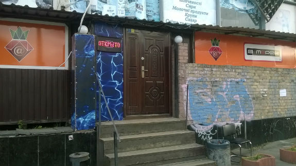 Як гральні автомати спотворили фасад культового ринку Києва - фото 6