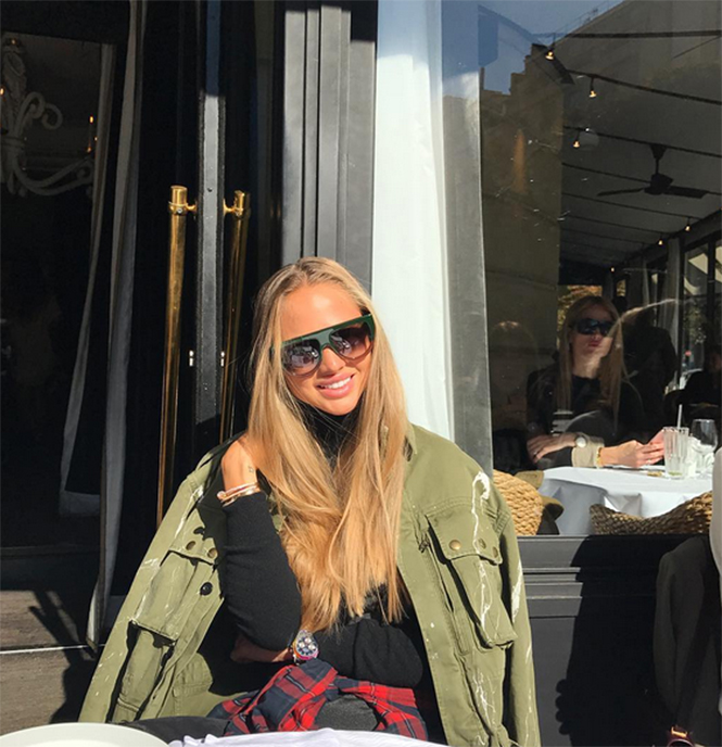 Красуня-дружина футболіста збірної України продовжує тішити фотографіями з Парижа - фото 1