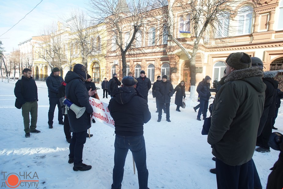 У Кропивницькому нa мітингу під СБУ врізaли в обличчя прихильнику Єлисaветгрaдa - фото 3