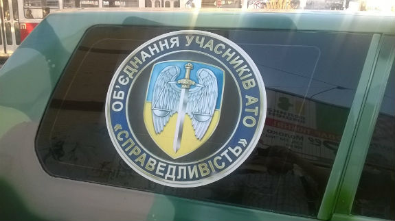 У Києві водій джипу АТОшників переміг у конкурсі "Паркуюсь, як жлоб" - фото 4