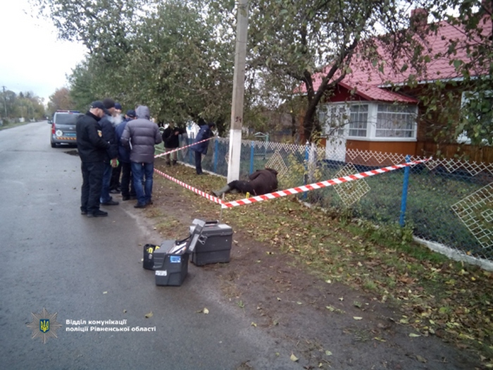 На Рівненщині серед вулиці помер чоловік (ФОТО) - фото 1