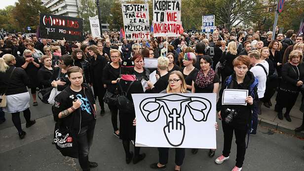 "Чорний протест": Як у Польші пікетували проти заборони абортів  - фото 2