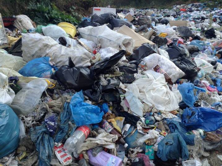 Біля курортної Сваляви росте несанкціоноване сміттєзвалище (ФОТО, ВІДЕО) - фото 2