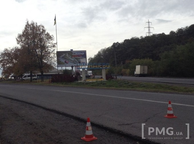З’явилися фото з місця обстрілу "Mercedes" на Мукачівщині - фото 3