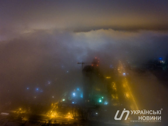Краса нічного Києва: Як казковий туман огорнув ціле місто   - фото 2