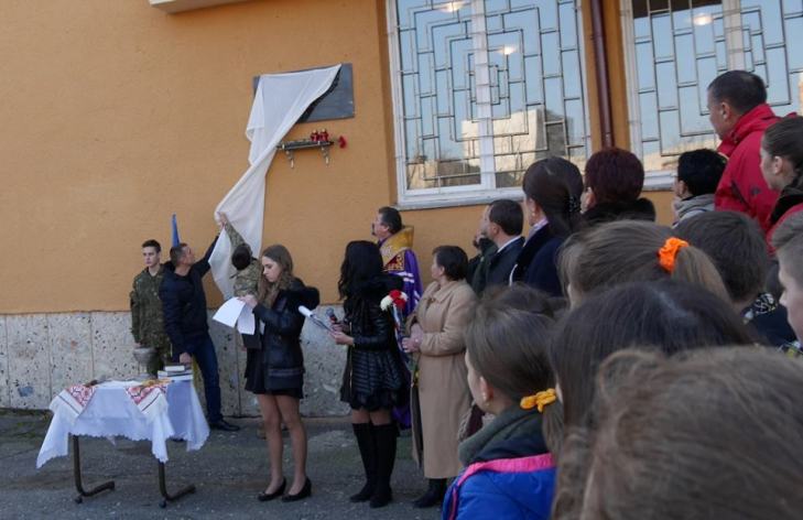 В Ужгороді відкрили меморіальну дошку загиблому в АТО Ігорю Розлуцькому - фото 1