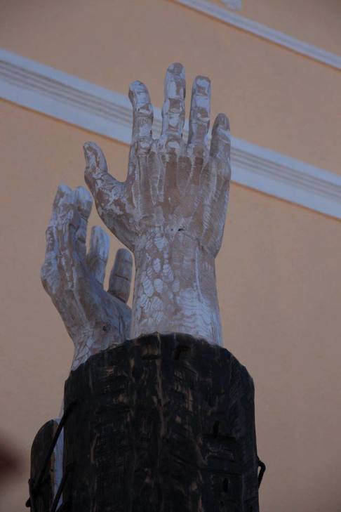 У Мукачеві відкрили оигінальну скульптуру єпископу  - фото 1