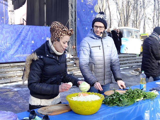 На першому "фудфесті" вінничани вчилися варити борщ з чорносливом - фото 3