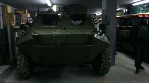 На Київщині виявлено підземний бункер зі зброєю  - фото 3