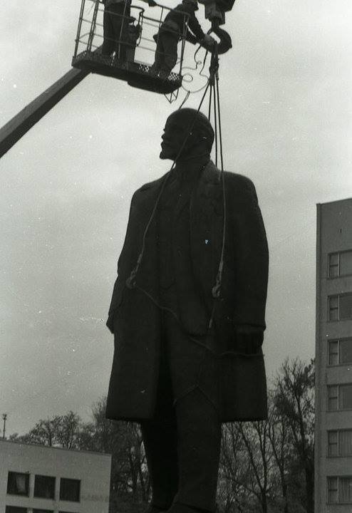 Як у Франківську 26 років тому зносили пам'ятник Леніну  - фото 1