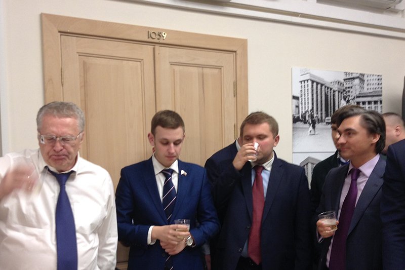 Жириновський влаштував п`янку на честь Трампа - фото 1
