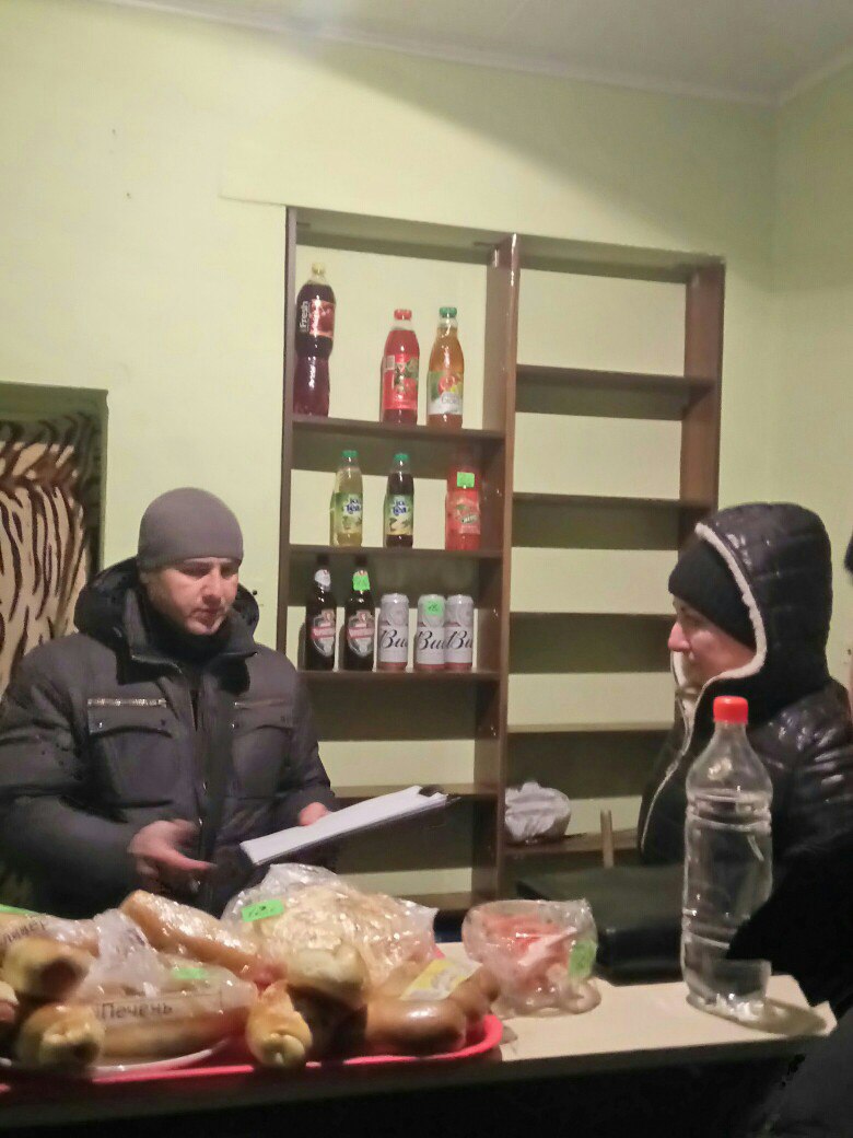 "Азовці" знайшли кіоск з підозріло дешевим алкоголем (ФОТО)  - фото 2