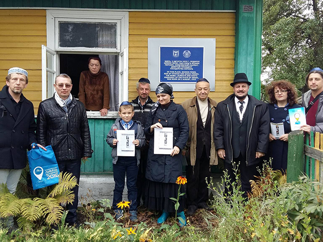 У білоруському селищі Вишнево вшанували пам'ять земляка Шимона Переса - фото 1