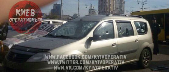 У Києві невідомі розстріляли автомобіль  - фото 1