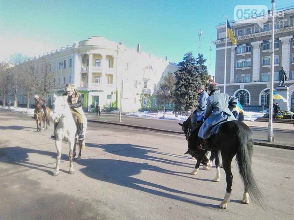 У Кривому Розі на честь Дня Соборності створили ланцюг єдності - фото 3