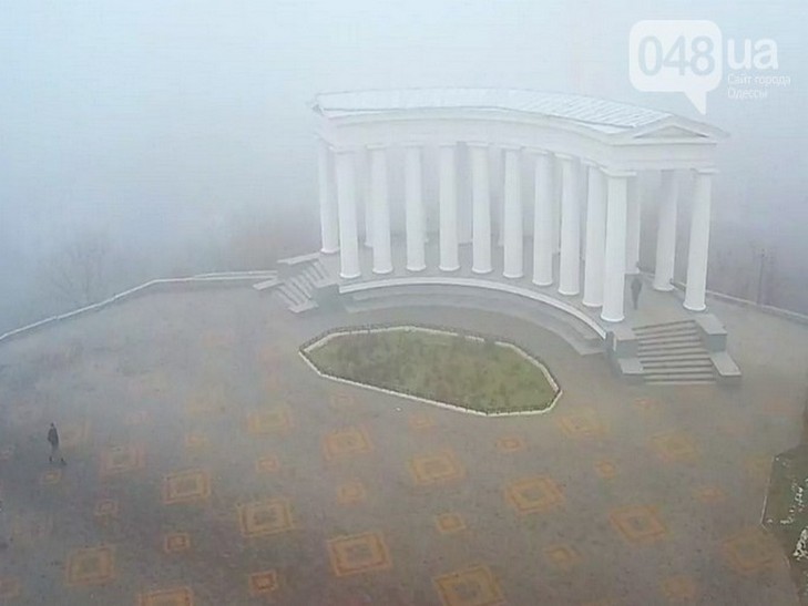 Одеса зустріла містян дуже сильним туманом (ФОТО) - фото 1