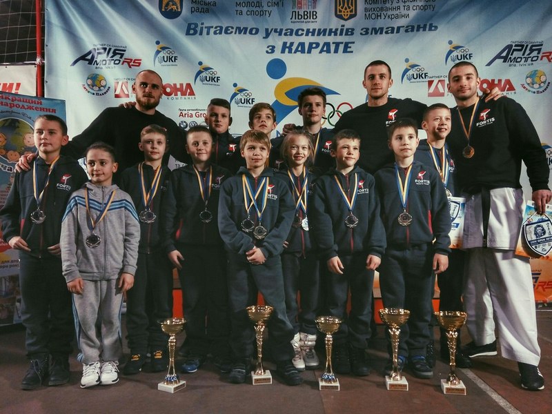 Миколаївські каратисти привезли зі Львова шість золотих медалей