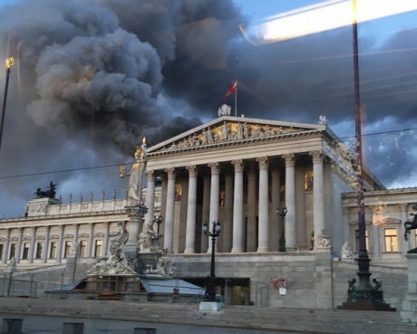 В парламенті Австрії сталася пожежаі (ФОТО, ВІДЕО) - фото 1