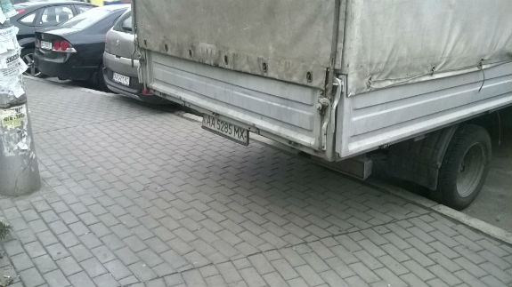 Киянин на вантажівці став переможцем конкурсу "Паркуюсь, як жлоб" - фото 2