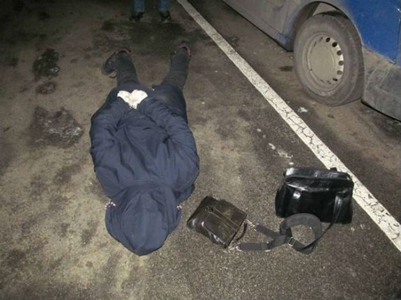 У Києві зловили іноземця, який крав речі з машин на парковках - фото 1