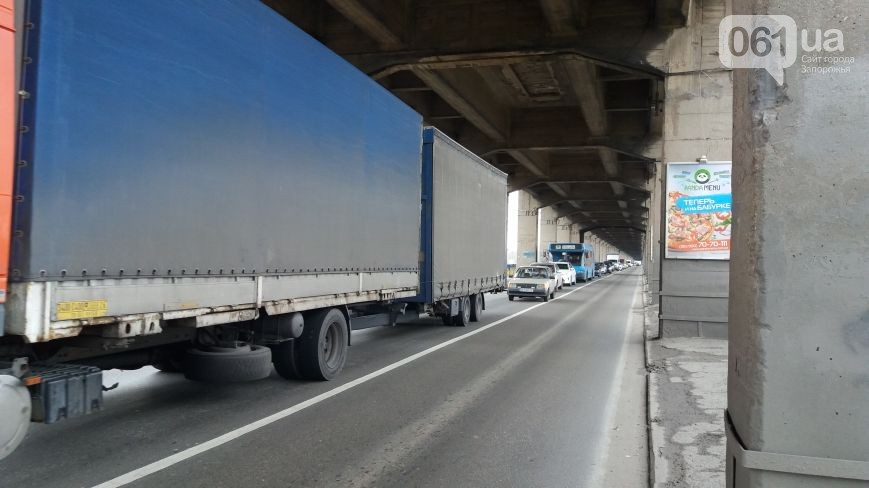 Велоактивісти заблокували рух на головному запорізькому мосту - фото 7